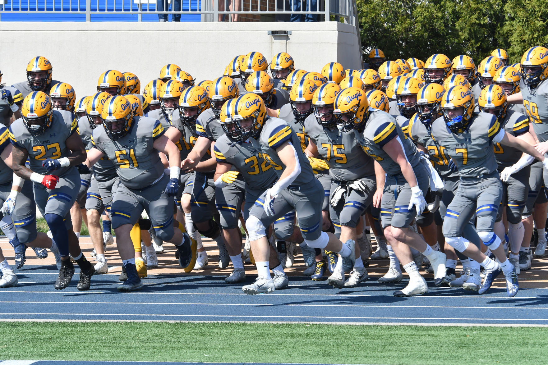 040321-qc-spt-augie football-065